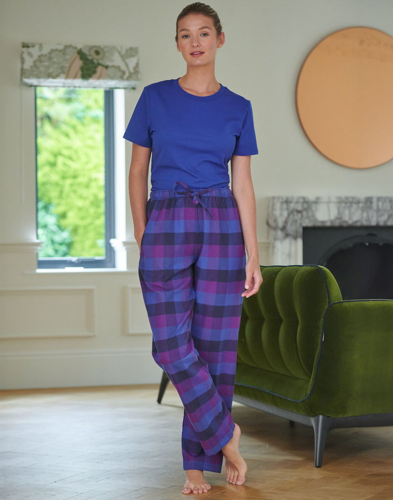 W_PJ_Trousers_Berwick_Check_Medium_Fit_Tee_Blue_1_1.mp4