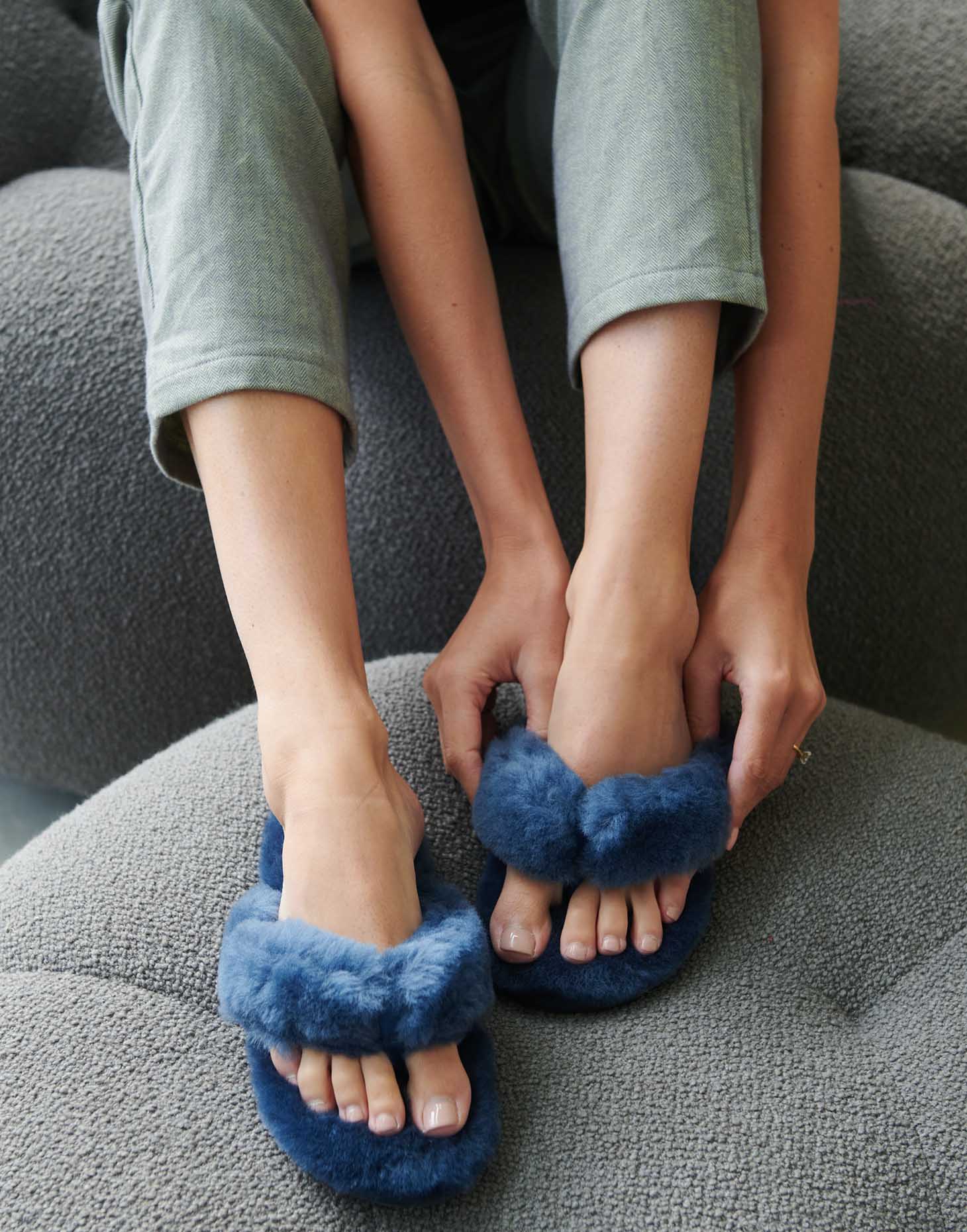 Women's Highland Sheepskin Slipper Sliders – Fluffy Navy